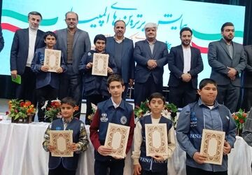تجلیل از مقام آوران مسابقات رویش و خبرنگاران پانا در فارس