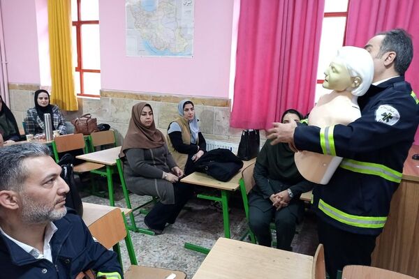 اولین دوره آموزشی آموزگاران پایه مدارس ابتدایی شهرستان رباط‌کریم