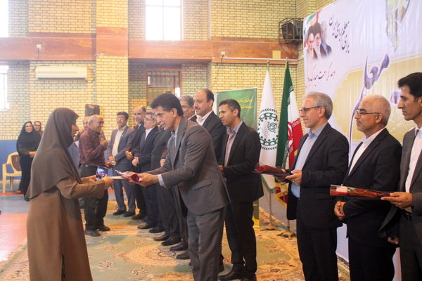 آیین سپاس معلم در دبستان دخترانه شهید باهنر بوشهر