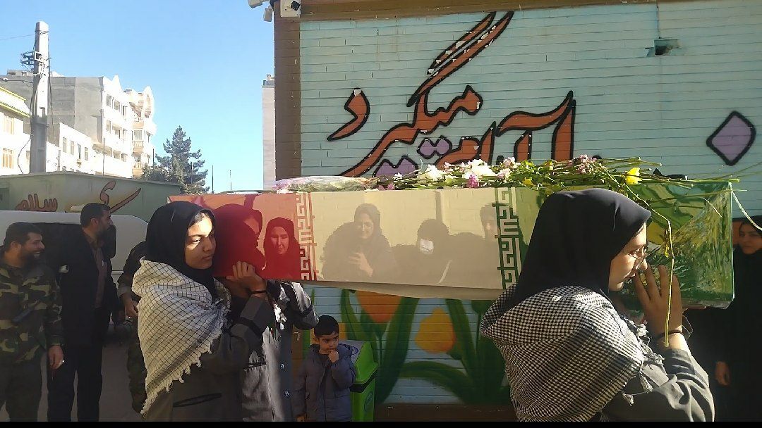 حضور پرمهابت شهید گمنام به مدرسه حضرت زینب صدرا و گرامیداشت مراسم پرچم‌گردانی امام حسین(ع) در هشتگرد