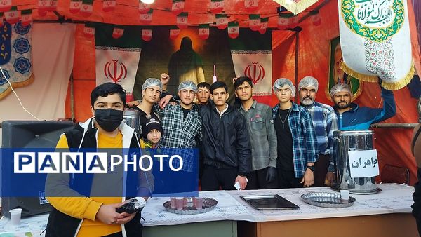 حضور مردم در مهمانی کیلومتری اعیاد شعبانیه نیشابور