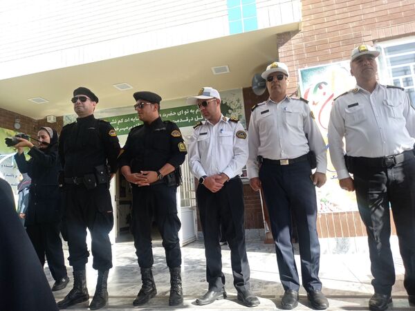 گرامیداشت هفته نیروی انتظامی در دبستان فرهنگ فرازمند