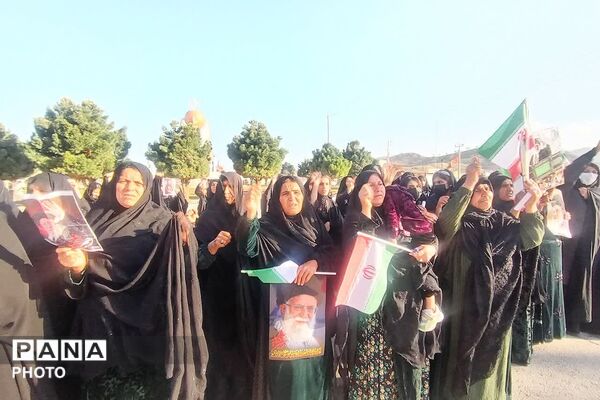 بیعت دانش‌آموزان دیشموکی  با رهبر انقلاب