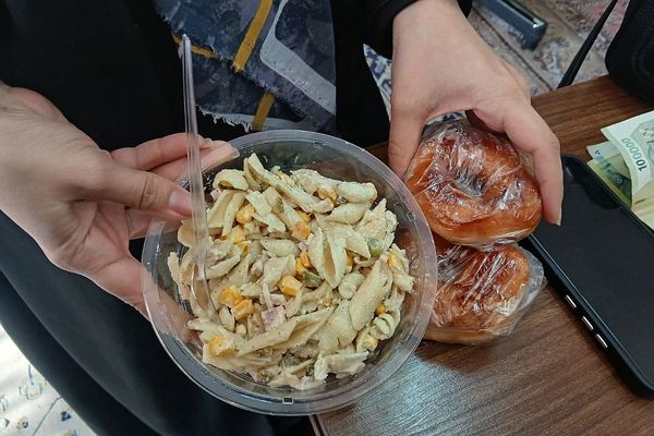 بازارچه فروش دبیرستان و هنرستان حدیث کسا ری یک به مناسبت دهه فجر
