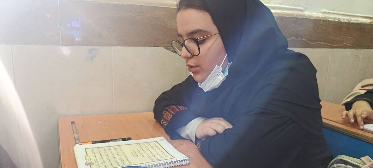 آزمون تلاوت قرآن دانش‌آموزان دبیرستان تیمسار فلاحی ناحیه یک کرج 