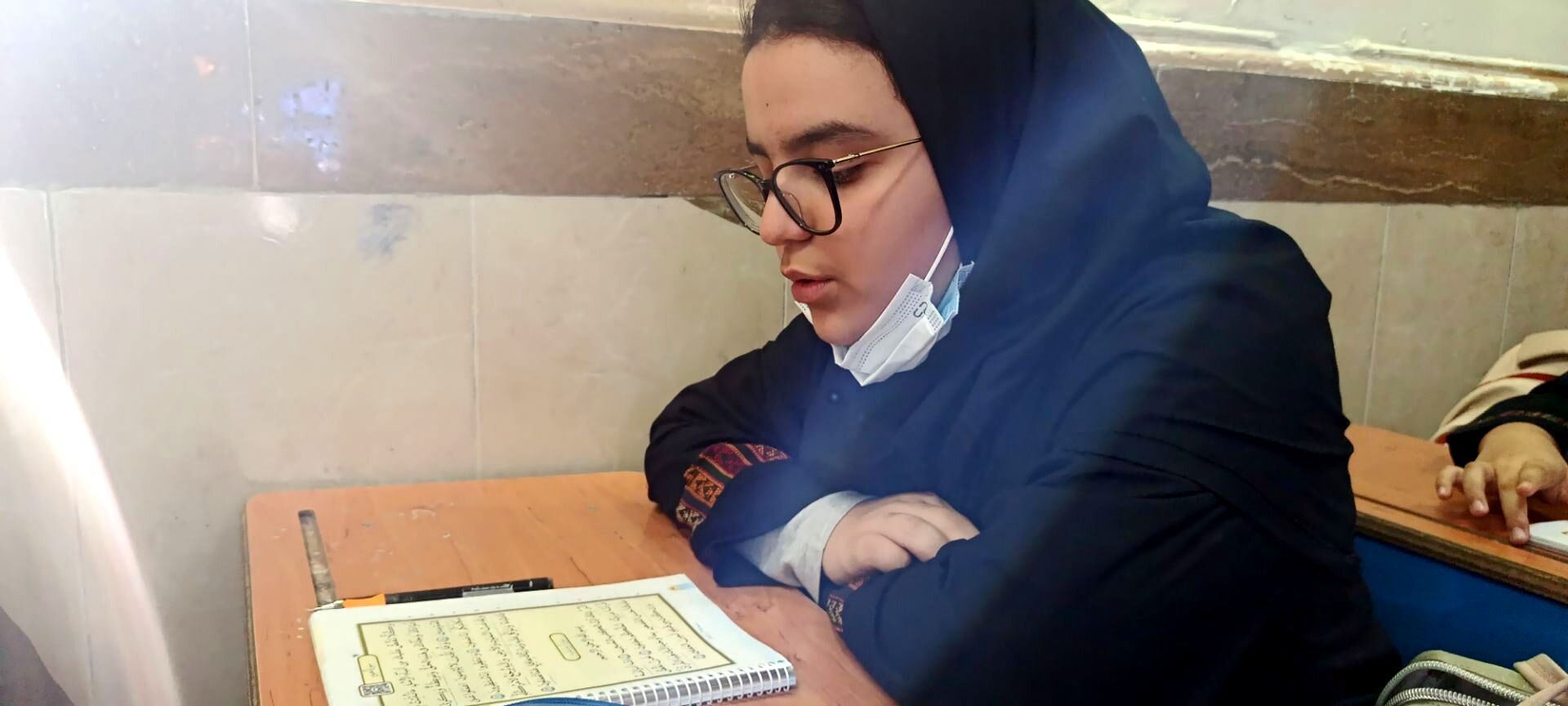 آزمون تلاوت قرآن دانش‌آموزان دبیرستان تیمسار فلاحی ناحیه یک کرج 