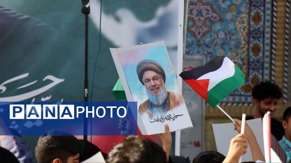  ادای احترام دانش‌آموزان و فرهنگیان شهرستان پاکدشت به مقام شامخ شهیدان مقاومت و شهید سید حسن نصرالله 