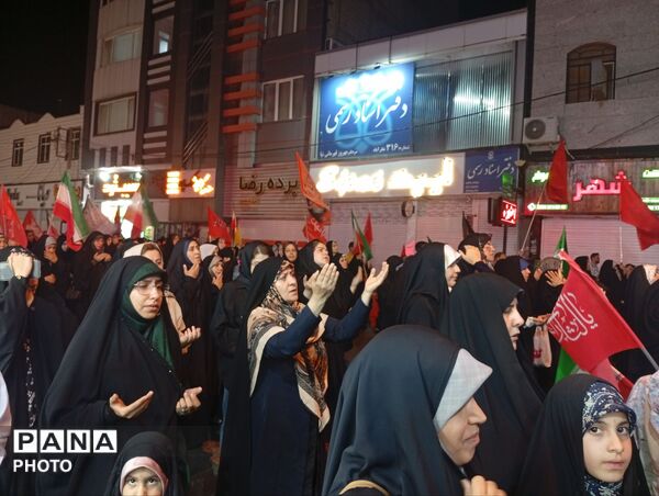 با پرچم انتقام به خیابان می‌آییم