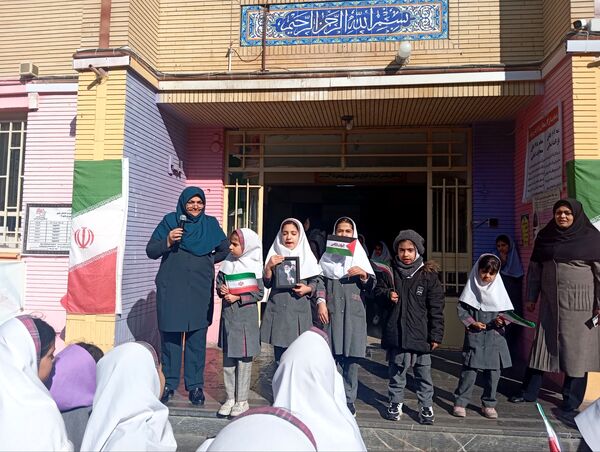 گرامیداشت حماسه ۹ دی ماه در دبستان دخترانه نرجس یک 