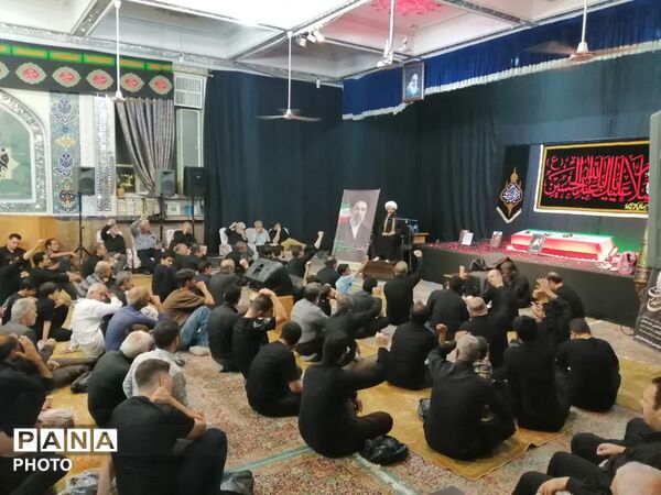 آیین عزاداری شب نهم محرم در هیئت شاهزاده علی اکبر 