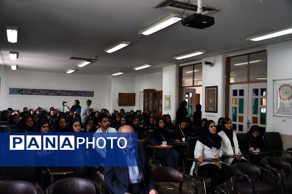 استقبال با شکوه از دانش‌آموز قهرمان و مربیان آموزش و پرورش عشایر فارس