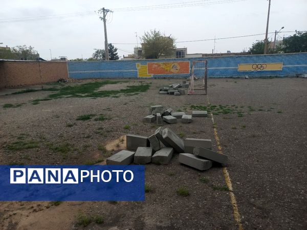 آغاز ساخت زمین چمن مصنوعی در دبیرستان نمونه دولتی دانش