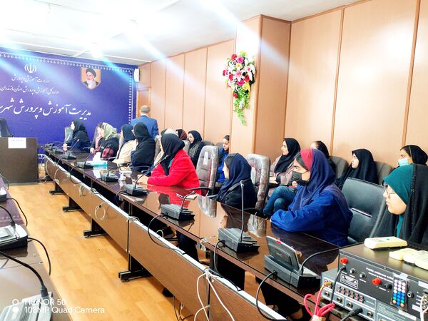 جلسه آموزشی همیار مشاوران در قائمشهر