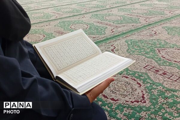  نماز جمعه در صحن مطهر امامزاده جعفرابن موسی الکاظم پیشوا