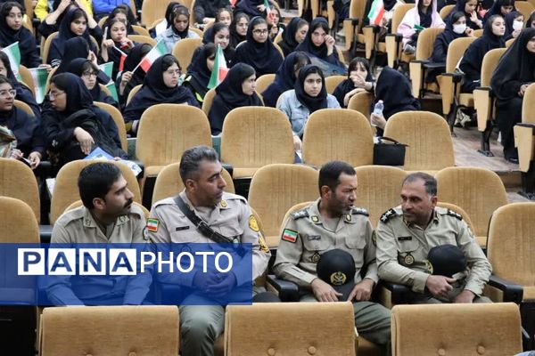 تجمع دانش‌آموزان آموزشگاه‌های شمال غرب شیراز در روز دانش‌آموز