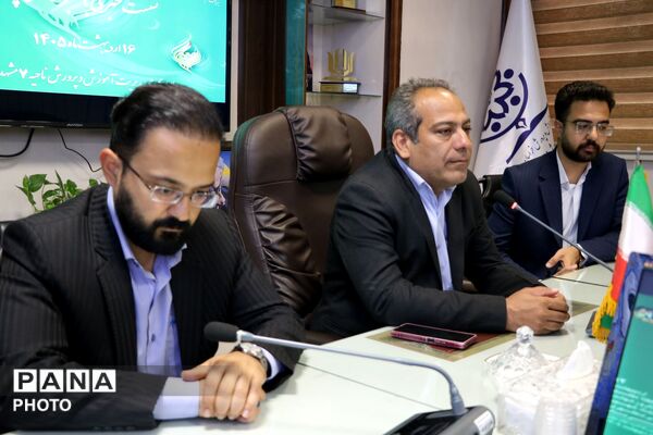 نشست رئیس اداره آموزش و پرورش ناحیه ۷ مشهدبا دانش‌آموزان خبرنگاران خبرگزاری پانا 