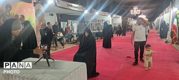 چهلمین روز رهبر شهید؛ غرفه خبرگزاری پانا در حرم مطهر رضوی میزبان زائران 