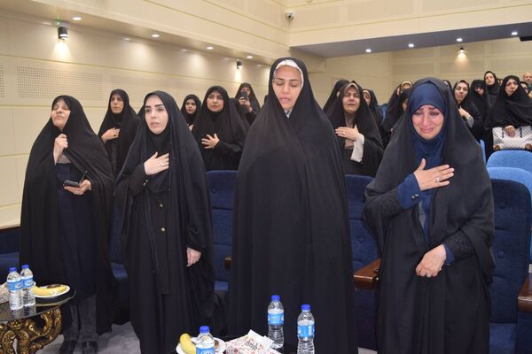 تجلیل از معلمان نمونه منطقه ۱۴ به مناسبت هفته گرامیداشت مقام معلم