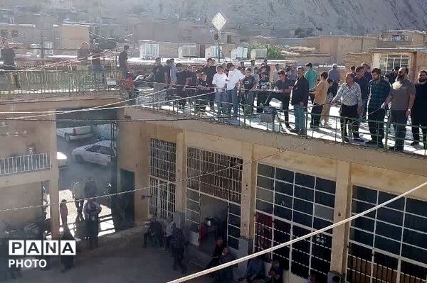 آیین سنتی برپایی خیمه عاشورایی در زرقان
