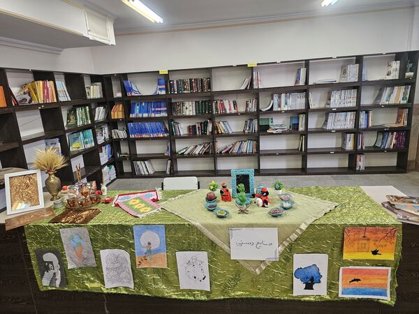 برپایی نمایشگاه علمی- پژوهشی و فرهنگی-هنری توسط دانش آموزان رشته علوم تجربی 