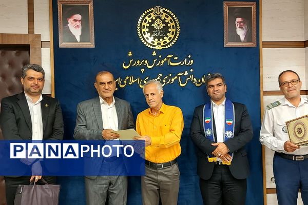 نشست فصلی و توان افزایی مأمورین و مسئولین سازمان دانش‌آموزی شهرستان‌های استان تهران 