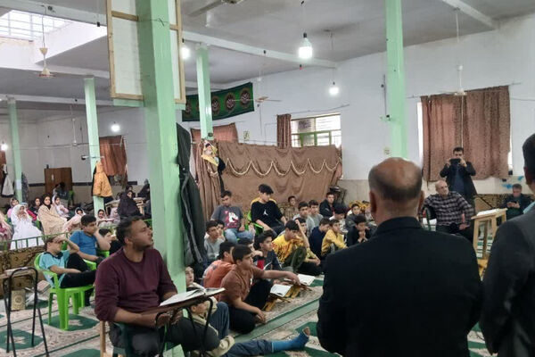 دیدار مدیر آموزش و پرورش شهرستان آباده با دانش‌آموزان معتکف 