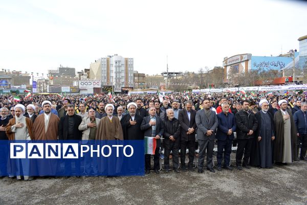 حماسه دانش‌آموزان اسلامشهر در ۲۲بهمن