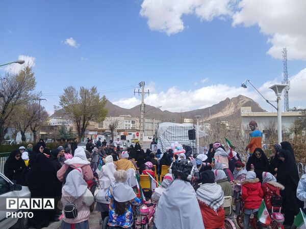 رژه ورزشی دانش آموزی در فرخشهر