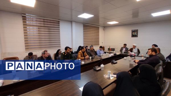 دیدار کادر آموزشی مدارس و دانش‌آموزان با امام جمعه شهرستان ساوه