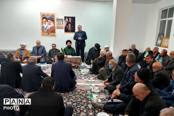 برپایی نمایشگاه منظومه فکری رهبر شهید در فیروزکوه
