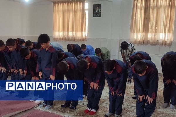 برگزاری نماز جماعت در مدارس رودهن 