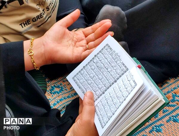 روز عرفه ، روز توبه و بندگی در گلستان شهدای نجف آباد
