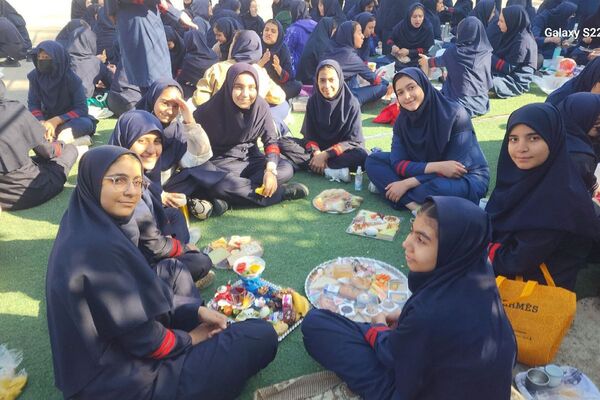 برگزاری اردوی درون‌مدرسه‌ای با محوریت صبحانه سالم در آموزشگاه هیأت امنایی فرزانگان ملارد