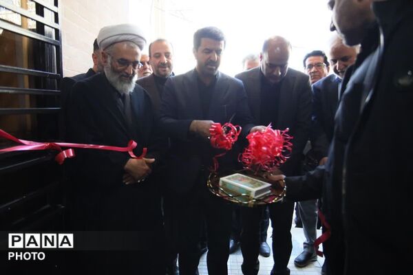 مرکز جامع خدمات سلامت شهید نجات‌الهی نهاوند با حضور استاندار همدان افتتاح شد