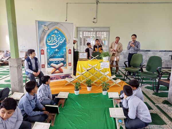 محفل انس با قرآن کریم در مدرسه برادران ابراهیمی‌نیا