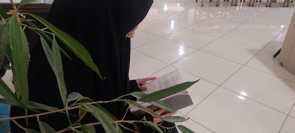 بازدید دانش‌آموزان دبیرستان امام حسین‌(ع) دوره دوم از کتابخانه عمومی شهر