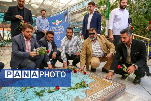 آیین غبارروبی مزار شهدا با حضور اصحاب رسانه در قم