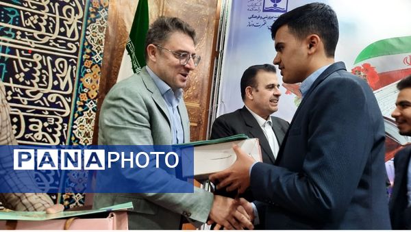 نشست صمیمی هم‌افزایی مربیان قرآنی استان خراسان رضوی