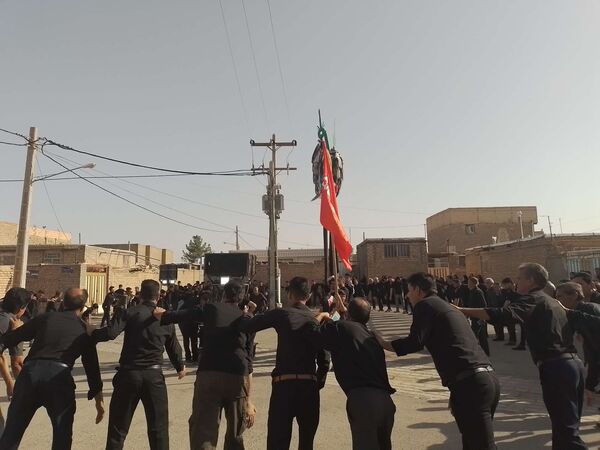 برگزاری مراسم عزاداری سنتی ( حسن - حسین ) در روستای نقاب شهرستان خلیل آباد