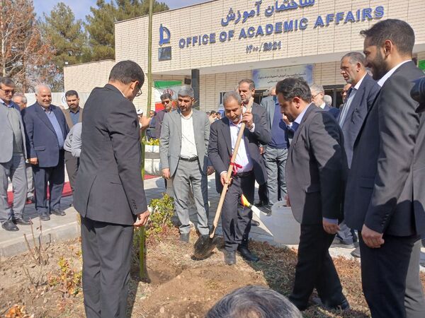 کاشت نهال یادمان صحن دانش تا کرسی قانون‌گذاری 