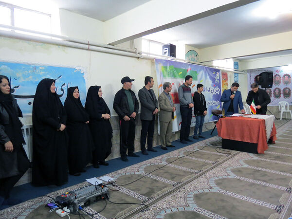 جشن انقلاب و کلنگ زنی زمین چمن دبیرستان شاهد امام حسین (ع)