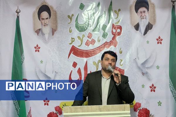 بیعت نوجوانان مدرسهٔ امام خمینی (ره) قرچک با آرمان‌های امام راحل در چهل و هفتمین جشن پیروزی انقلاب 