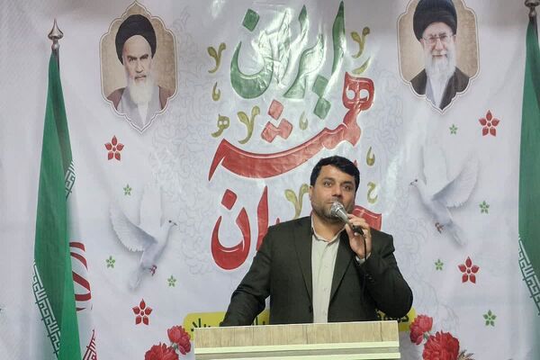 بیعت نوجوانان مدرسهٔ امام خمینی (ره) قرچک با آرمان‌های امام راحل در چهل و هفتمین جشن پیروزی انقلاب 