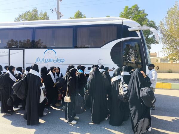 اعزام دانش‌آموزان دختر مدارس سندرک به مناطق عملیاتی جنوب کشور