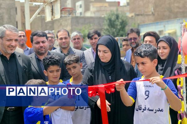 آیین افتتاح زمین چمن مصنوعی در قرچک