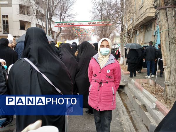 همگام با هم؛ مردم و دانش‌آموزان، شکوه جاودانه ۲۲ بهمن را فریاد می‌زنند