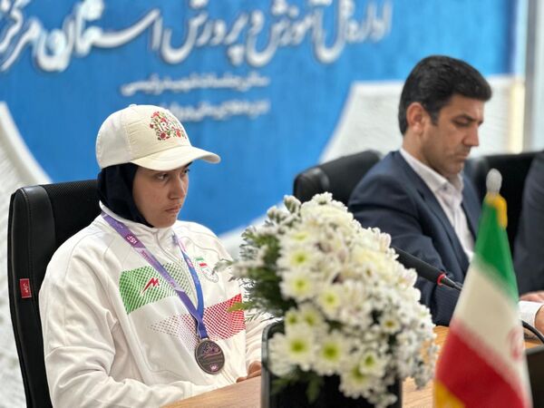 تجلیل سرپرست آموزش و پرورش استان مرکزی از دانش‌آموزان افتخارآفرین در المپیک دانش‌آموزی 