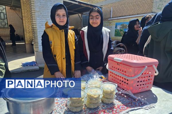 برگزاری بازارچه  کسب و کار دانش‌آموزی در آموزشگاه پویش ناحیه ۳شیراز 