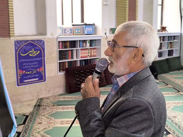 پیوند دل‌های مؤمن در صفوف نماز جمعه بندرترکمن