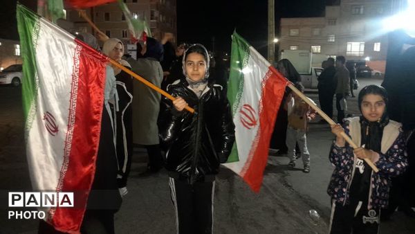 حضور دهه نودی‌های غیور در راهپیمایی شهرستان فردیس